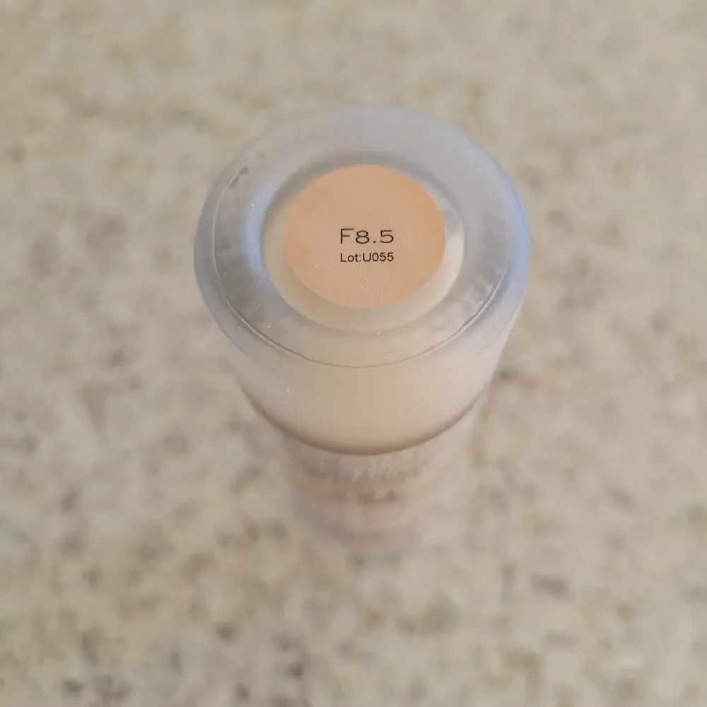 NEW Makeup Revolution F8.5 IRL Filter Longwear Liquid Foundation Soft Matte 16HR